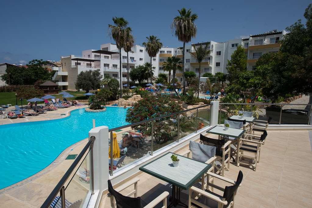 Mayfair Gardens מלון