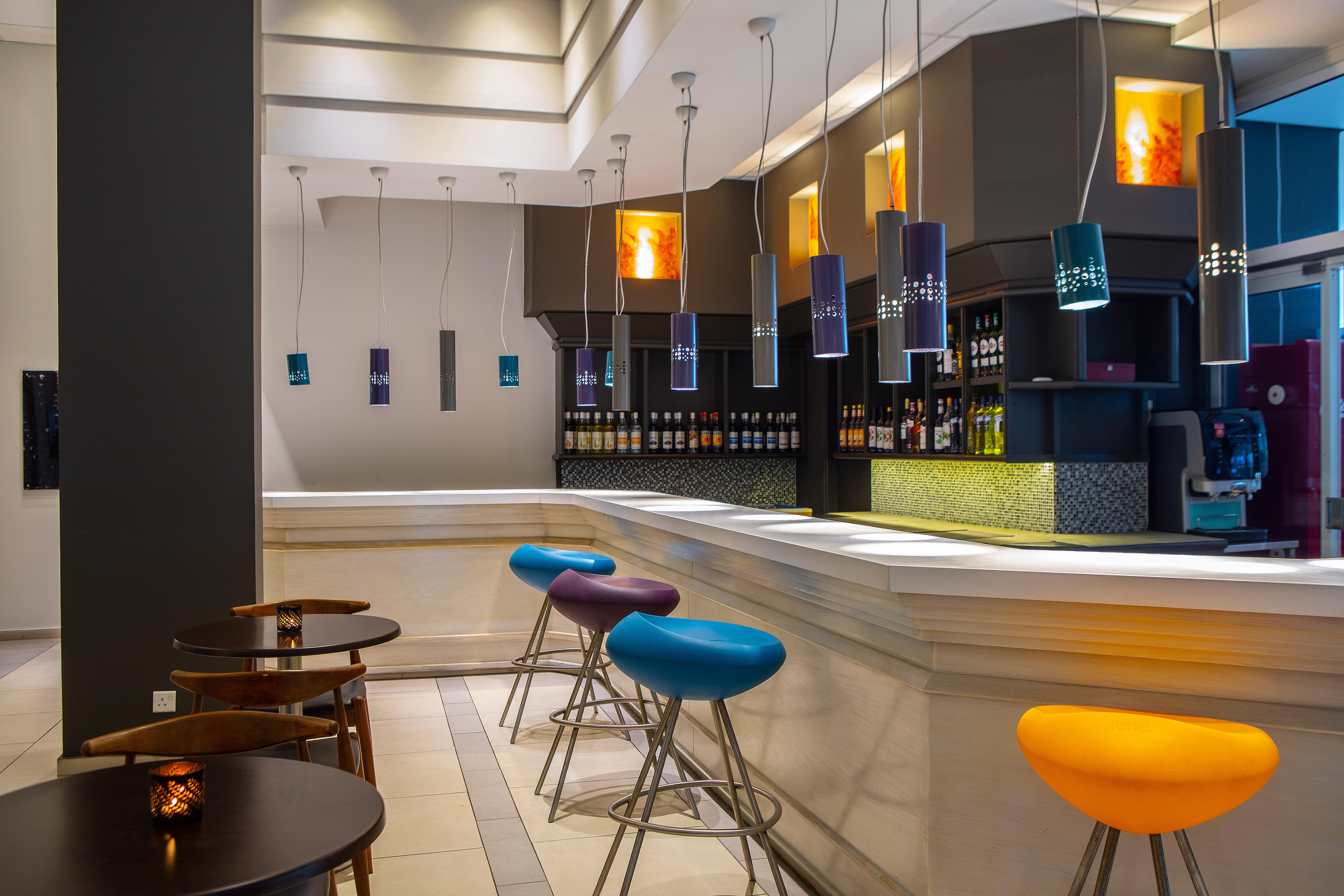 Mayfair Gardens מלון