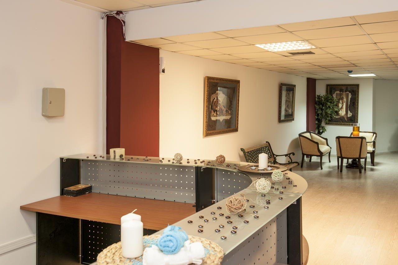 Mayfair Gardens מלון 3*