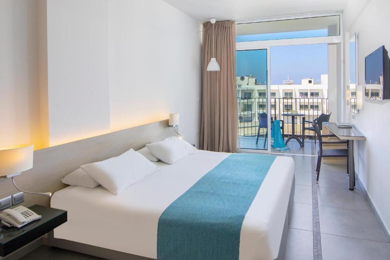 Mayfair Gardens מלון 3*