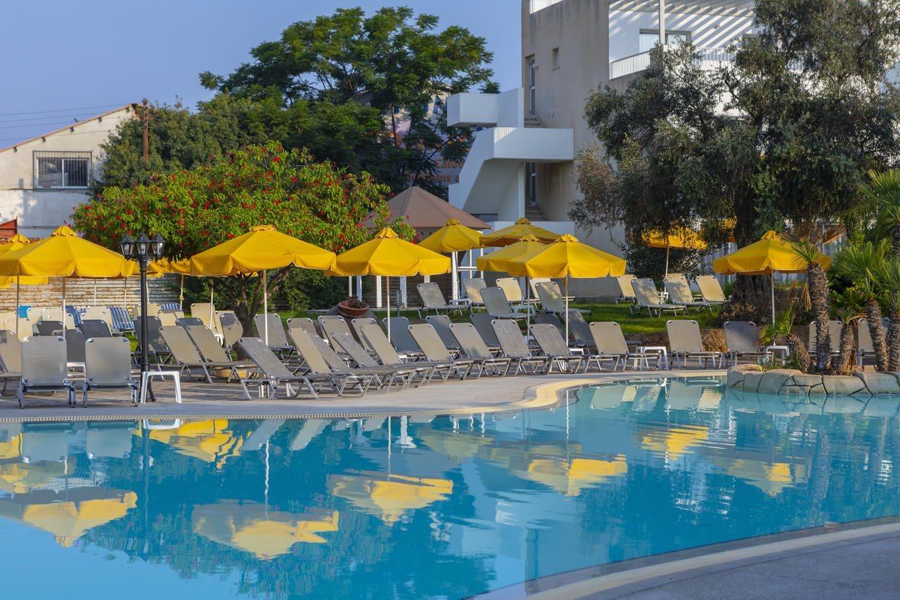 Mayfair Gardens מלון