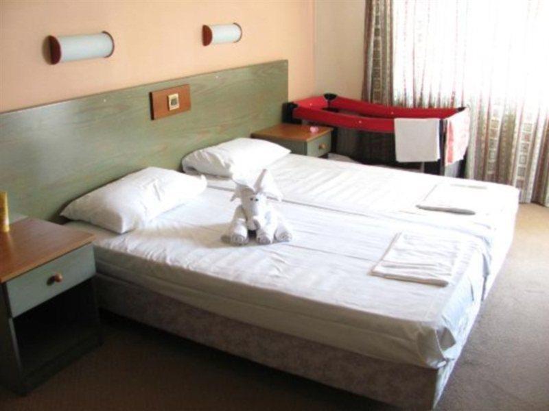 מלון Mayfair Gardens 3*