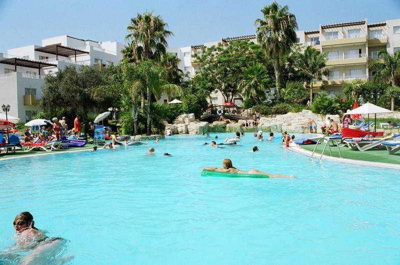 Mayfair Gardens מלון